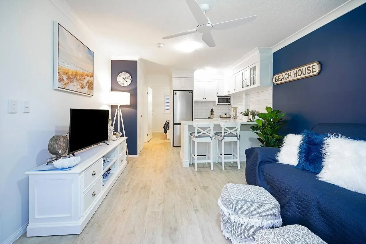 Apartment Hola Kirra - Ocean Blue Beachfront Oasis With Balcony Gold Coast