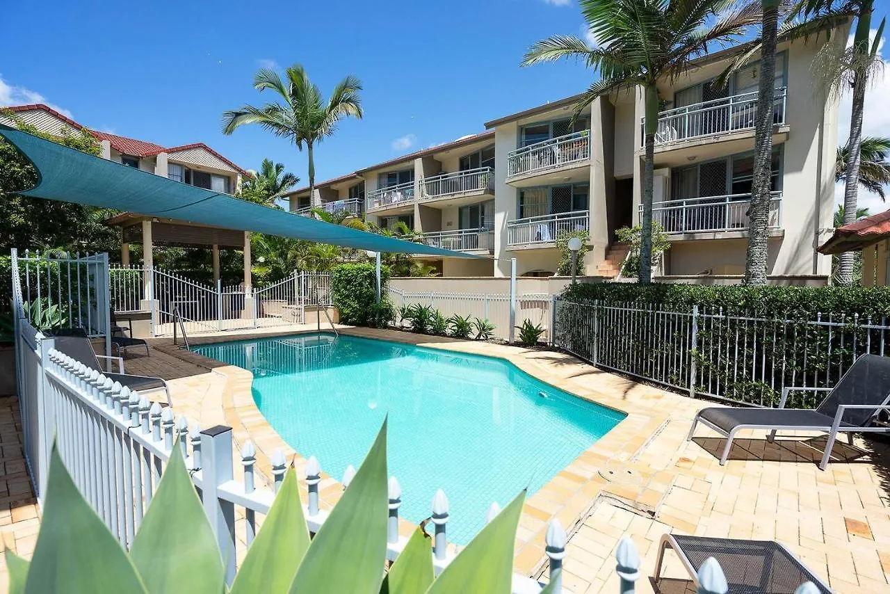 Hola Kirra - Ocean Blue Beachfront Oasis With Balcony Gold Coast