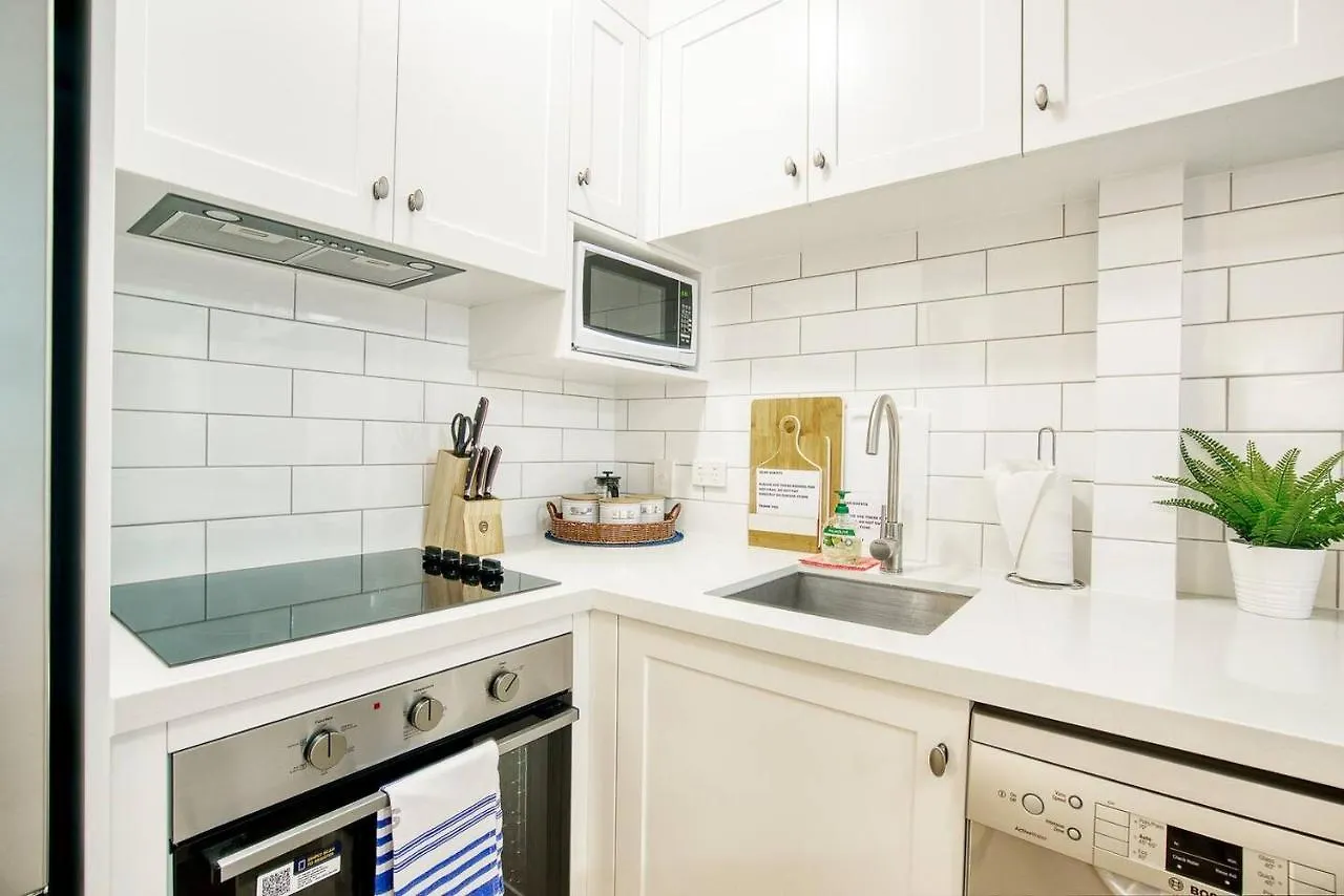 Hola Kirra - Ocean Blue Beachfront Oasis With Balcony Gold Coast Apartment