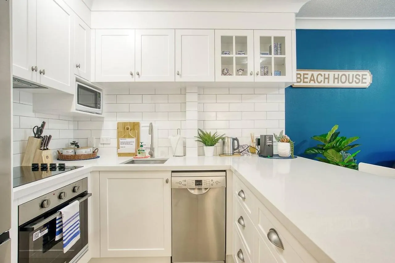 Hola Kirra - Ocean Blue Beachfront Oasis With Balcony Gold Coast Apartment