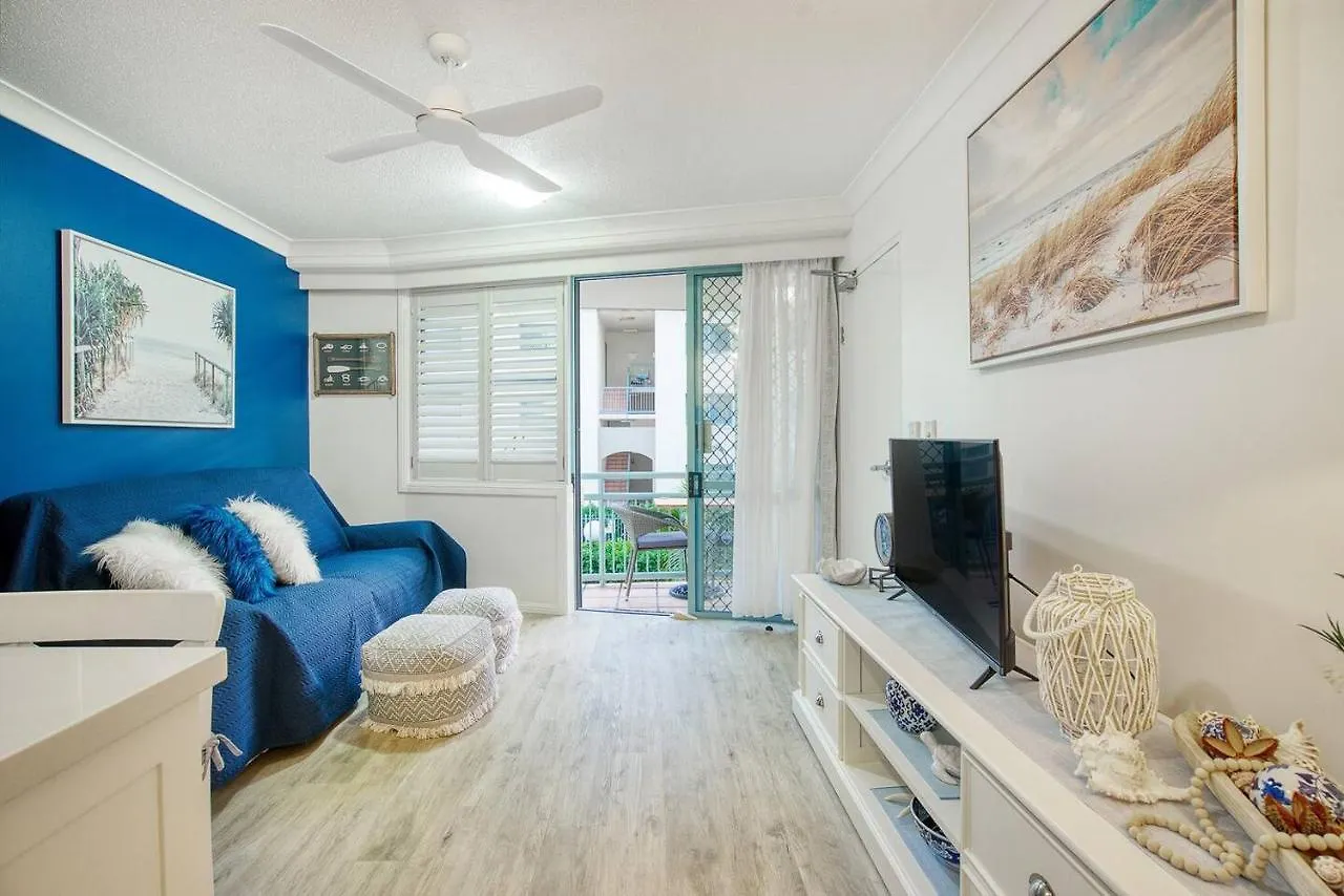 Hola Kirra - Ocean Blue Beachfront Oasis With Balcony Gold Coast Apartment
