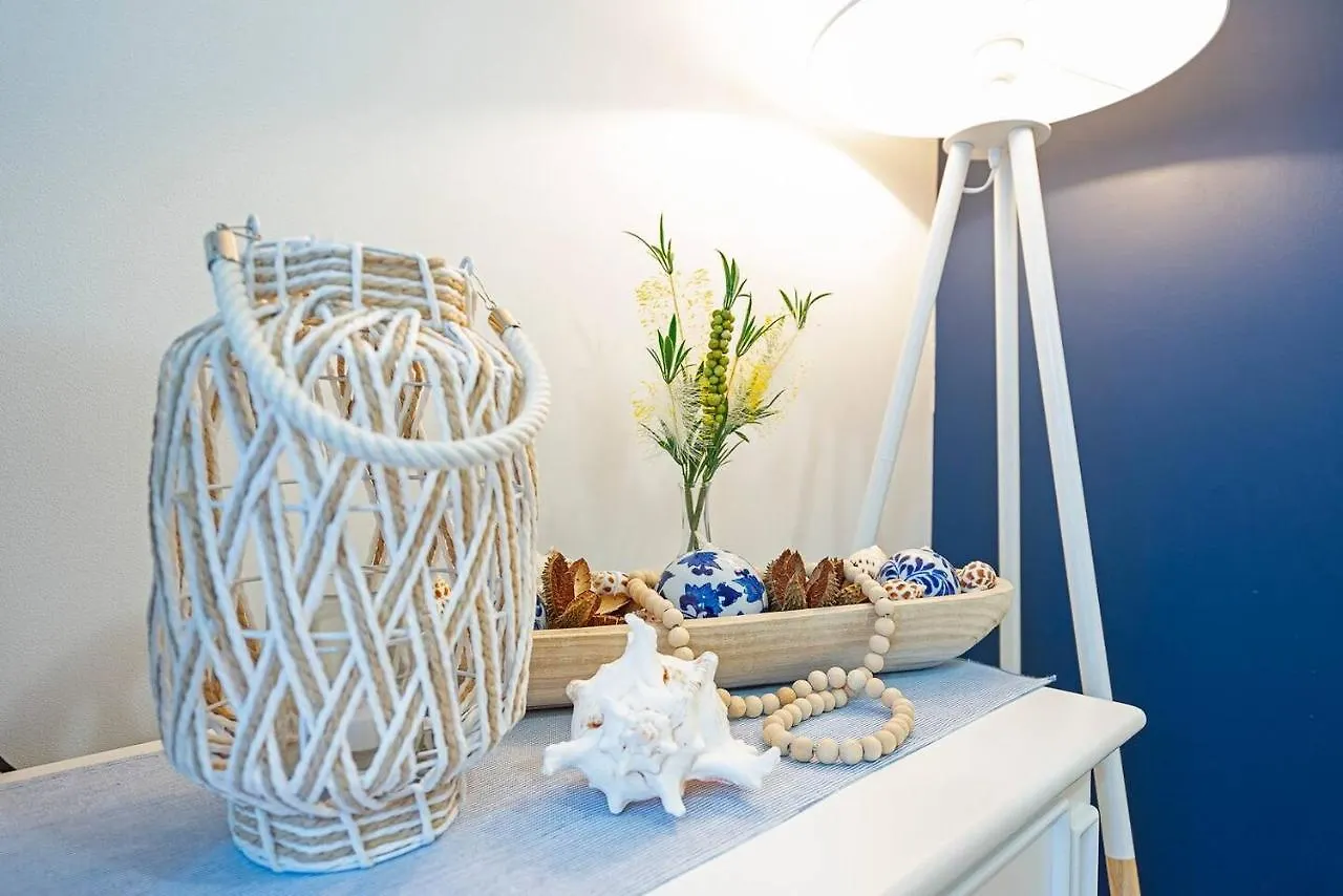 Hola Kirra - Ocean Blue Beachfront Oasis With Balcony Gold Coast