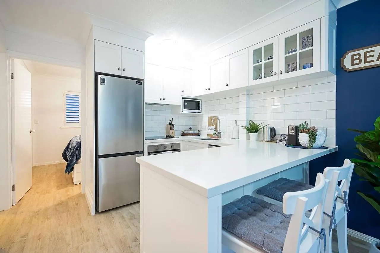 Hola Kirra - Ocean Blue Beachfront Oasis With Balcony Gold Coast